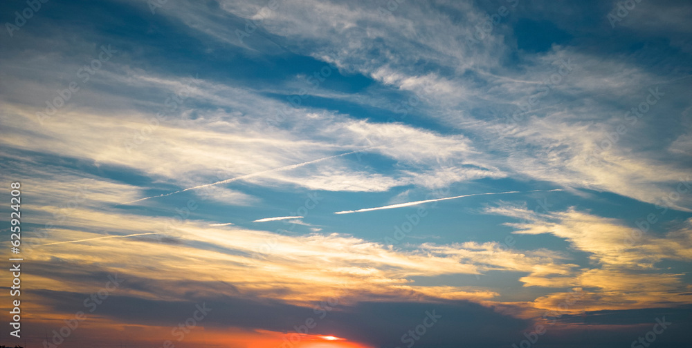 Obraz premium End of the sun setting over the bay on Long Island