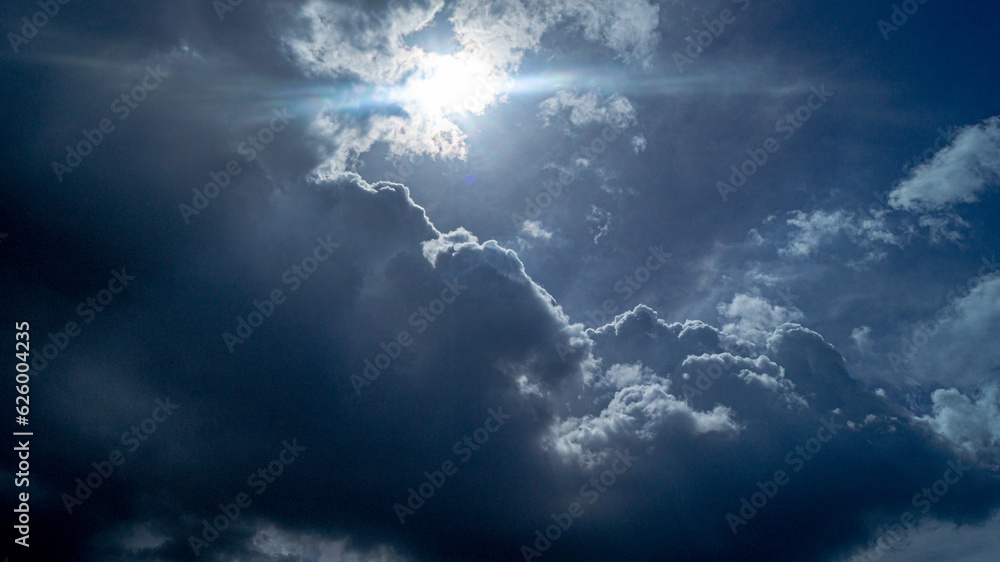 Fototapeta premium Cielo soleado de verano