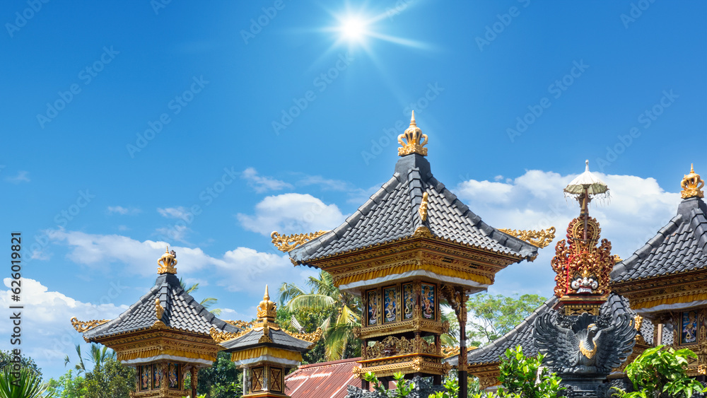 Fototapeta premium Bali Indonesian golden roofs