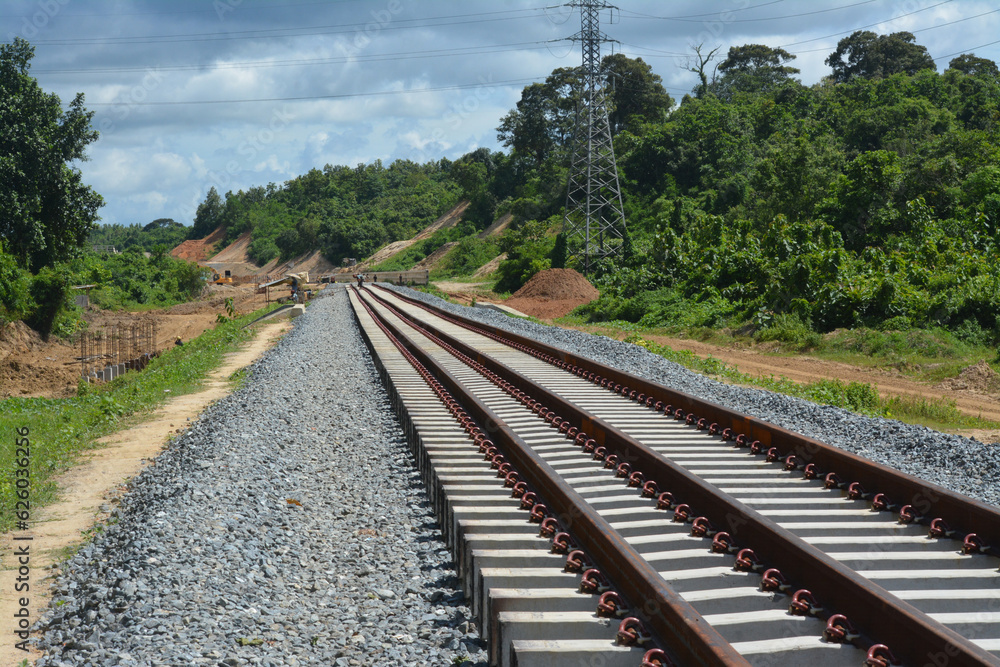 Obraz premium Dhaka Cox's Bazar new railway line. Tourists will be able to enjoy the natural environment created by the side of the hill in the city of tourist, Cox's Bazar.Bangladesh