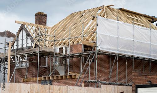 Fotografia Europe, UK, England, Surrey, scaffolding on house roof renovation