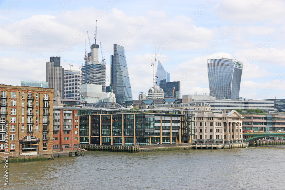 Obraz premium London skyline across the River Thames