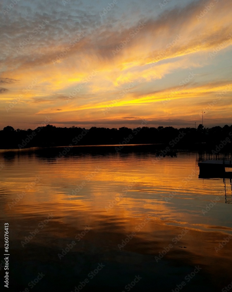 Obraz premium Sunset at the lake