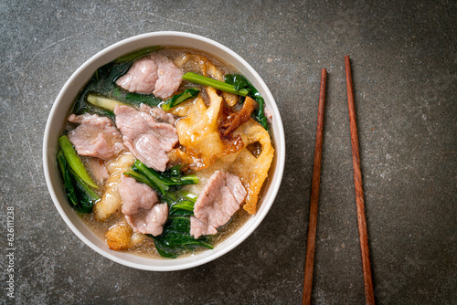 Canvas Print Noodles with Pork in Gravy Sauce