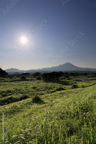 青空が広がる夏の鳥取県の伯耆大山