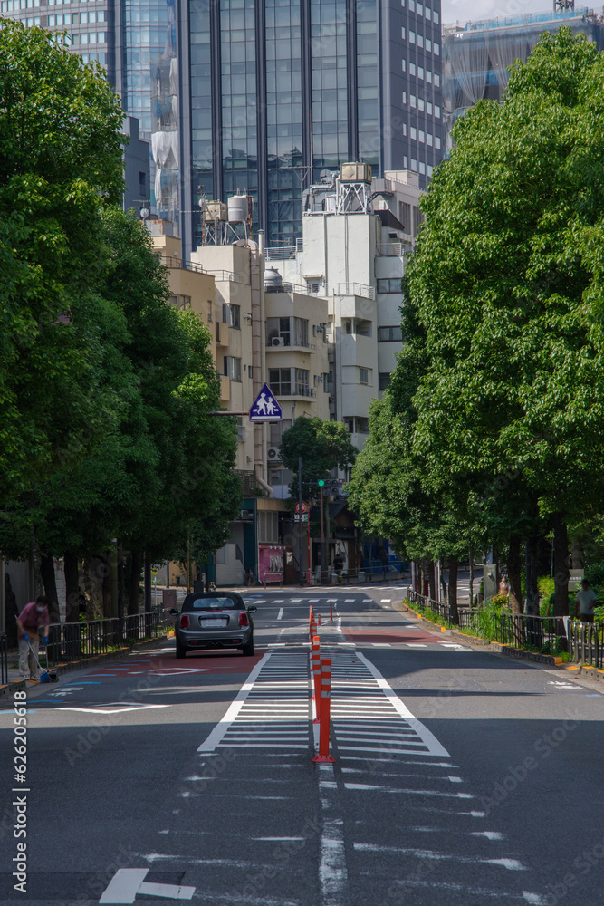 東京の赤坂9丁目の直線の道路