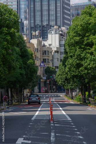 東京の赤坂9丁目の直線の道路