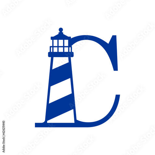 Logo Nautical. Icono de torre marítima en puerto. Letra inicial C con faro de luz