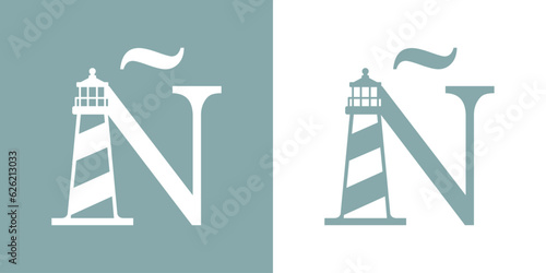 Logo Nautical. Icono de torre marítima en puerto. Letra inicial Ñ con faro de luz