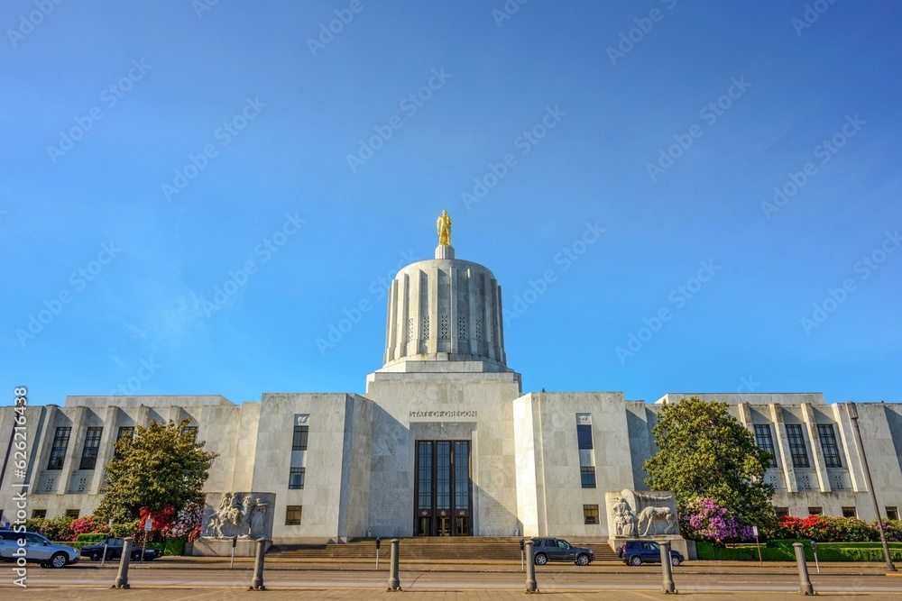 Captivating Oregon: Beautiful View of the State Capitol Building in Salem, Oregon, Highlighting Architectural Splendor in 4K Resolution