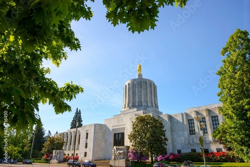 Captivating Oregon: Beautiful View of the State Capitol Building in Salem, Oregon, Highlighting Architectural Splendor in 4K Resolution photo