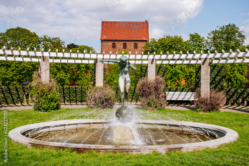 Photography Frauenstatue inmitten eines Fontänenbrunnen
