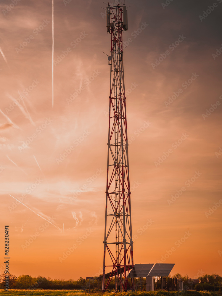 Telecommunication antenna. Receiver and transmitter, pylon.