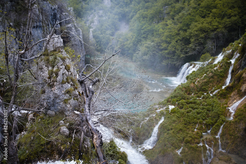 Szczyt wodospadu w Plitvickim Parku Narodowym.