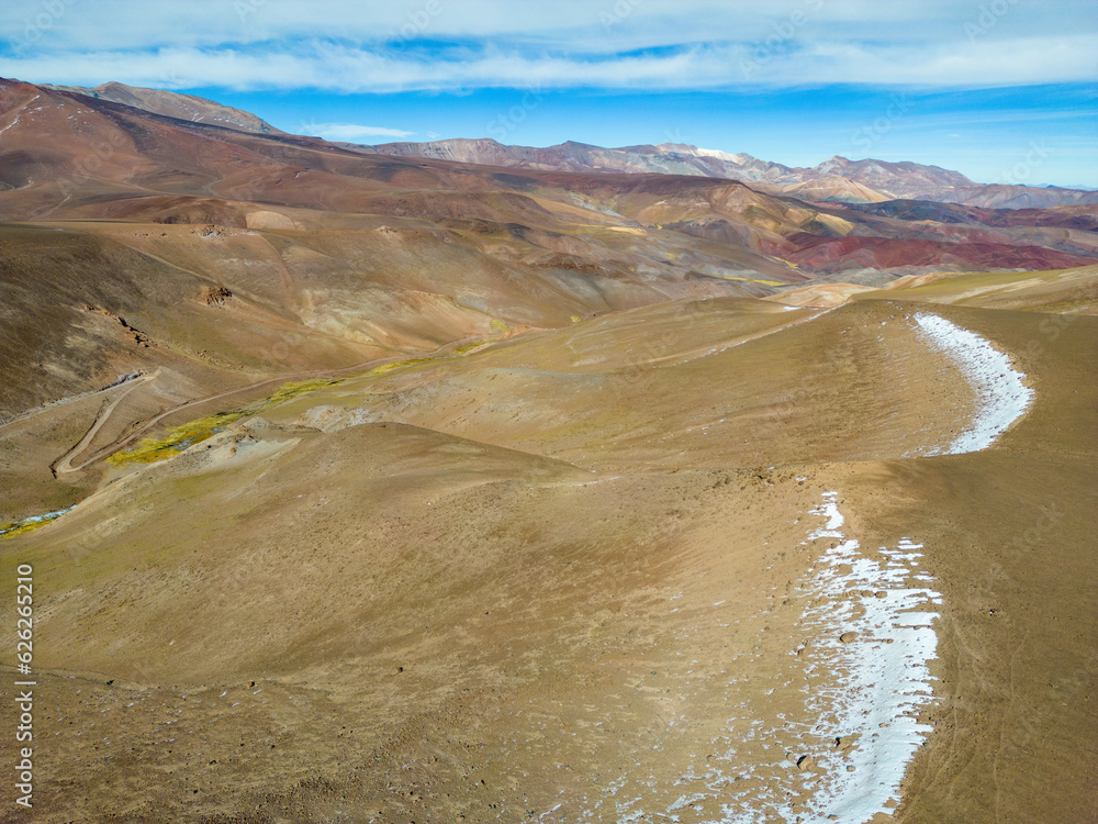 Φωτογραφία Aerial view of the Atacama desert landscape around the green lagoon Laguna del N