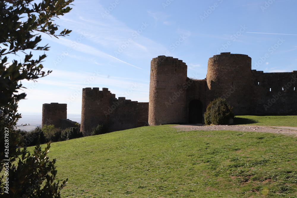 Muralla y torres de defensa del Castillo de Loarre Muralla y torres de defensa del Castillo de Loarre
