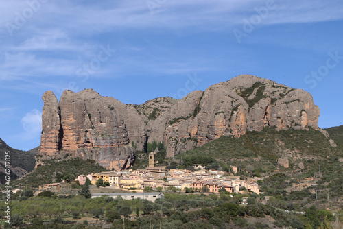 Vista completa de las peñas de Riglos