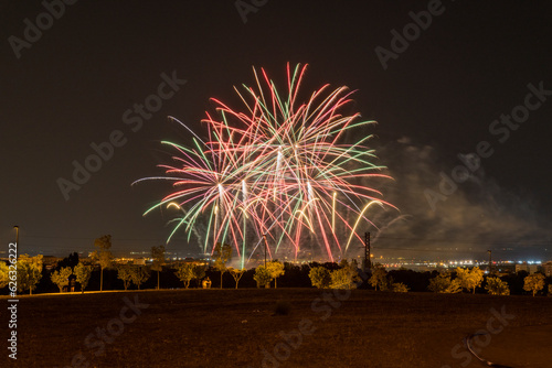 Fuegos artificiales del I Concurso Nacional de Espectáculos Piromusicales 2023, del día 21 de Julio de 2023 en el Parque de los Lagos del Sector 3, Getafe, Madrid.