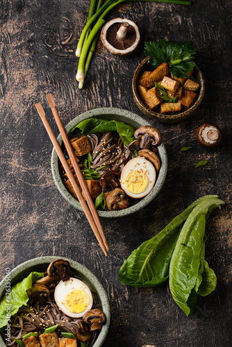Soba noodle with tofu and mushroom