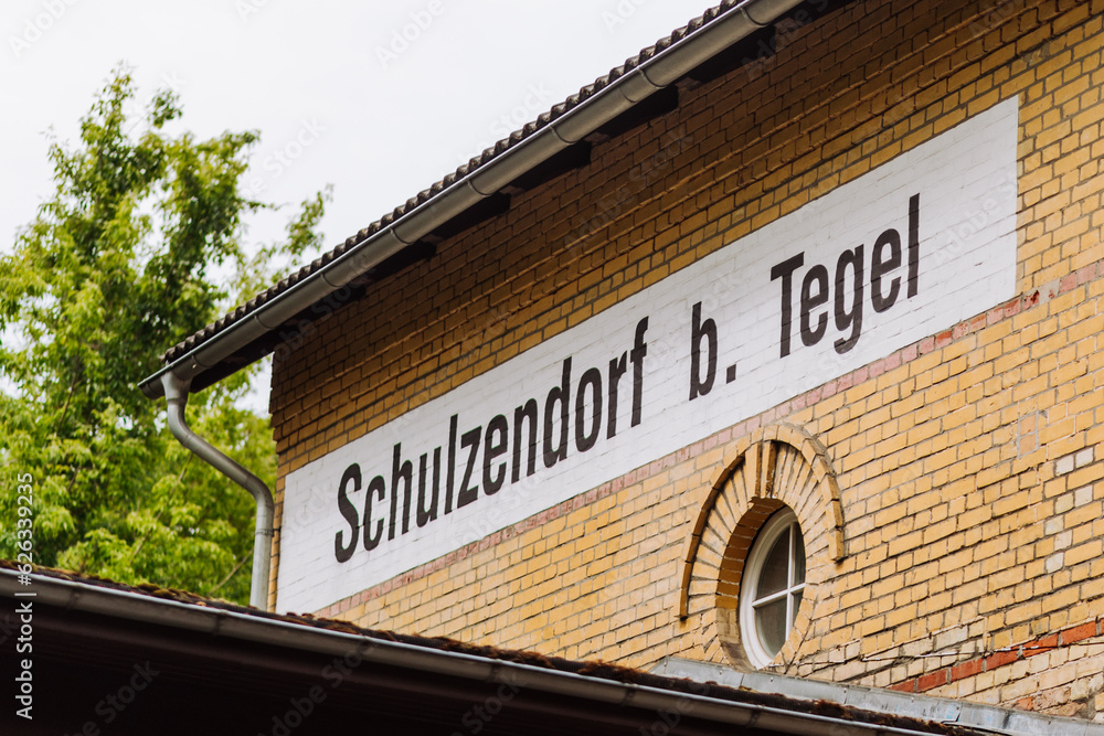 Nahaufnahme des Schulzendorfer Bahnhof Tegel Nahaufnahme des Schulzendorfer Bahnhof Tegel