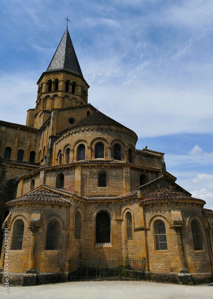 Obraz premium Le chevet et le clocher octogonal de la basilique de Paray-le-Monial