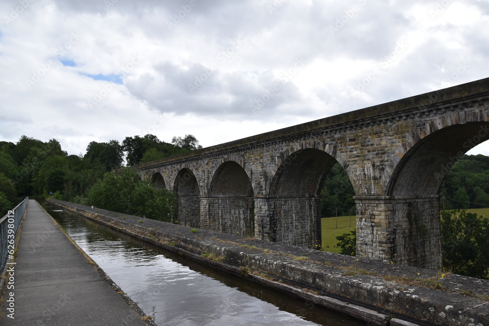 Fototapeta premium the aqueduct at chirk running parallel to the chirk viaduct