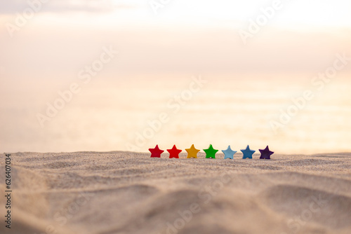 砂浜とカラフルな星
