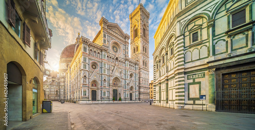 Vászonkép Piazza del Duomo and cathedral of Santa Maria del Fiore in downtown Florence, It