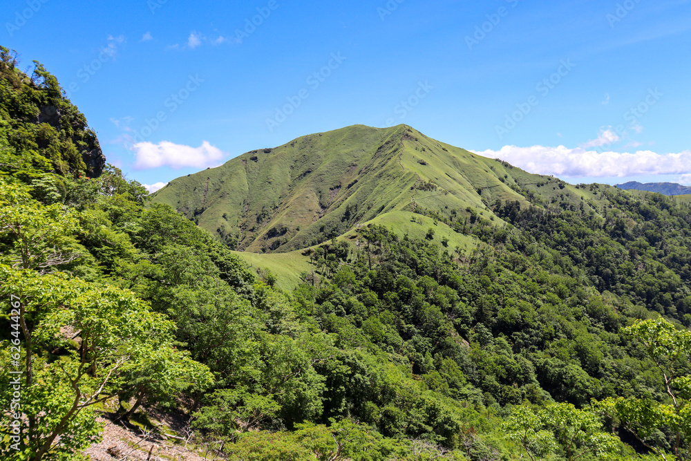 Naklejka premium 徳島県にある剣山地の次郎笈を夏山登山