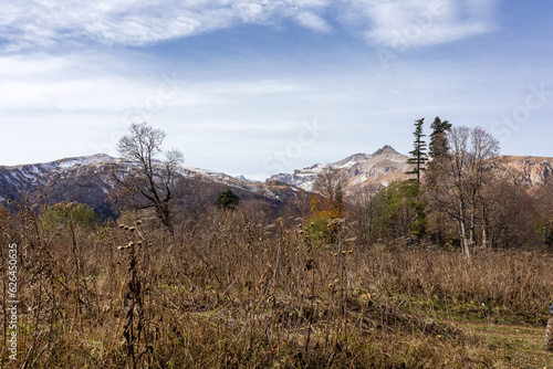 the beginning of autumn in the highlands, nature walks, panoramic views of the mountains, routes and recreation in the mountains.