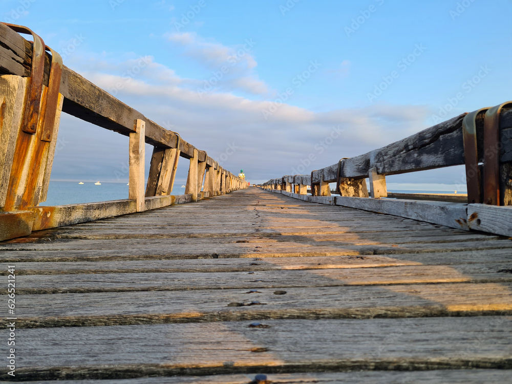 Obraz premium L'Estacade de Capbreton ponton en bois face a l'océan