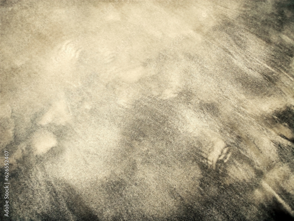 Naklejka premium 潮の引いた砂浜に残る砂紋画像をモノクロ・セピア調映画風イメージにレタッチした背景画像