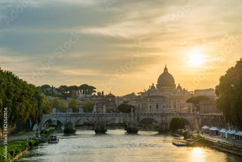 St. Peter's basilica at sunset in Rome, Italy © Pawel Pajor