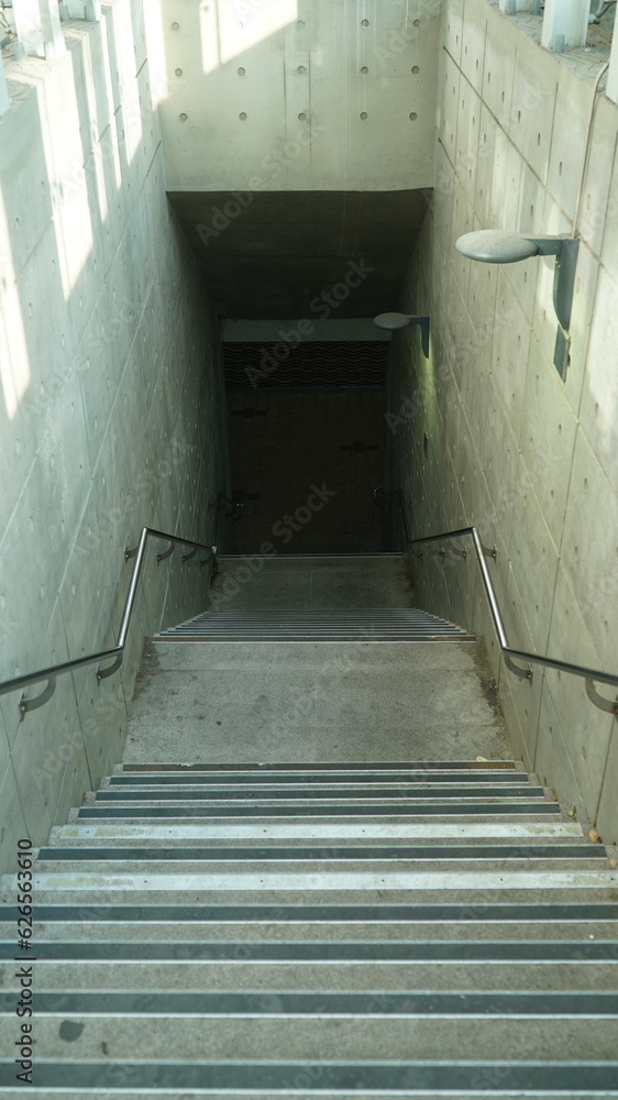 Modern Style Cement Wall Underpass Stairs