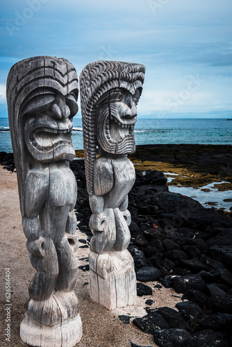 Tiki statues in Pu'uhonua o honaunau park