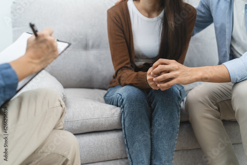 Fotobehang couple relationship therapy with a counselor