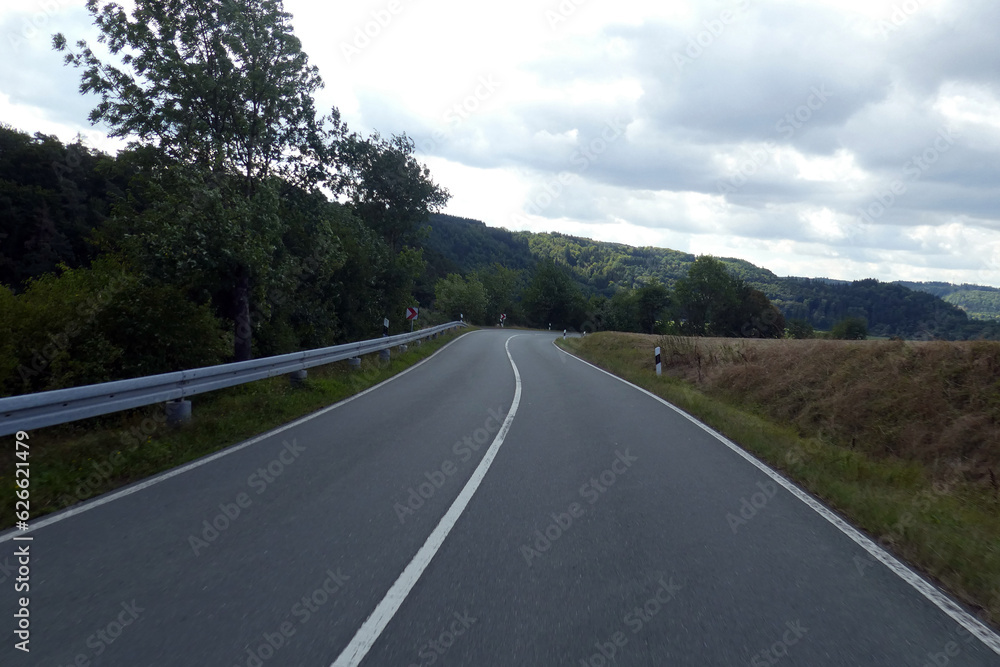 Landstraße zwischenSchmittlotheim und Frankenau