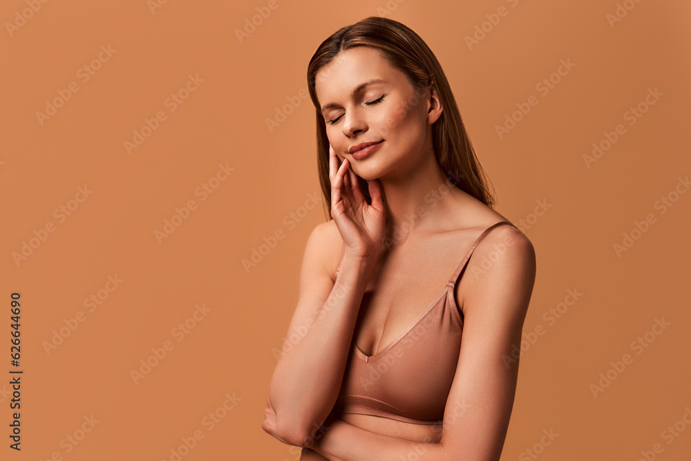 Obraz premium Multiethnic women on beige background