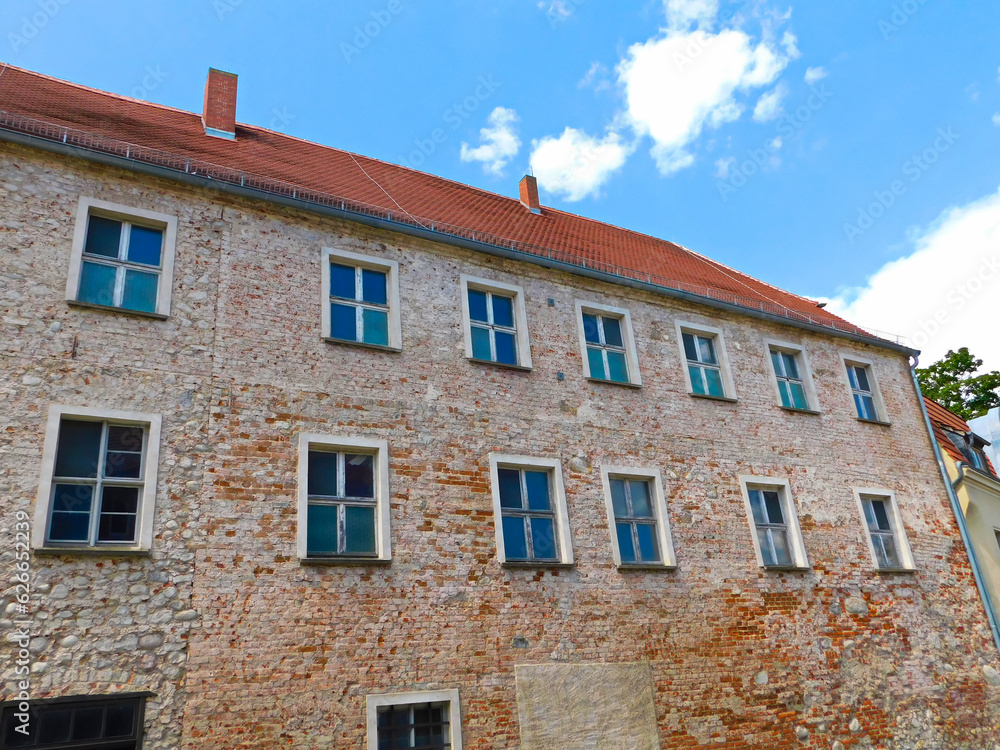 Ehemaliege Wasserburg das älteste noch in Teilen erhaltene Gebäude aus dem 12. Jahrhundert