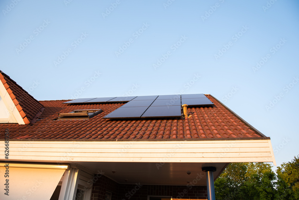 Naklejka premium Single family house with solar system or photovoltaic system
