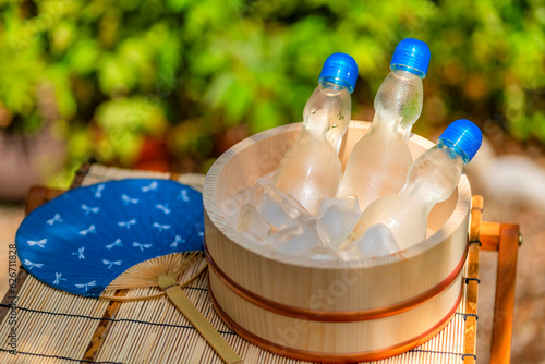 木陰で冷える瓶ラムネ / 夏休み・昭和レトロ・日本の夏の風物詩イメージ