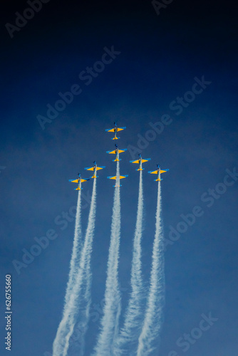 airplanes in the sky super tucano  esquadrão de fumaça