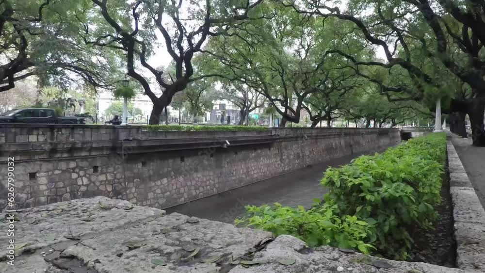 timelapse of La Cañada in the city of Cordoba, where you can see the traffic and people