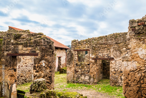 Fototapeta Naklejka Na Ścianę i Meble -  Remains of private houses excavated in Pompeii