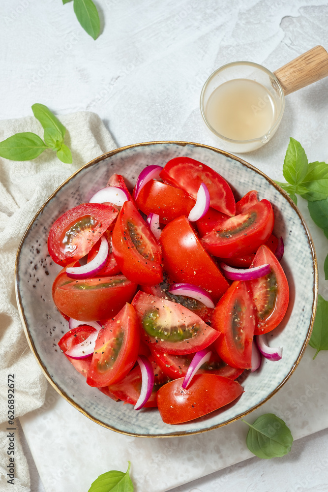 Fotografie Tomato salad with basil ond onion