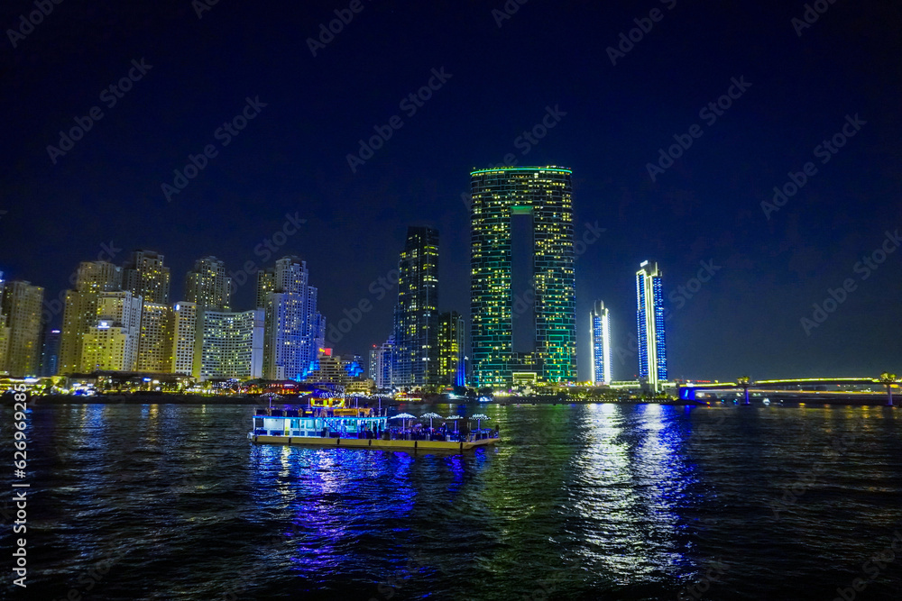 Fototapeta premium Dubai Marina in Dubai, UAE. View of the skyscrapers and the canal. view at night
