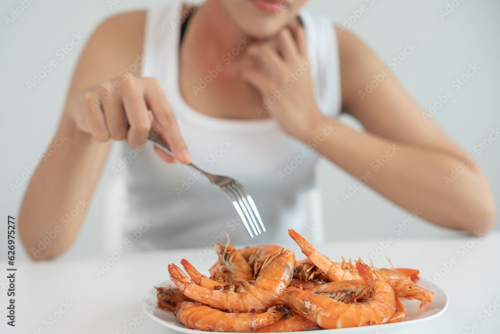 food allergies, women have reactions itching and redness after eating