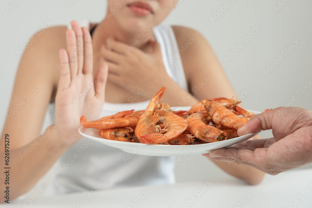 food allergies, women have reactions itching and redness after eating