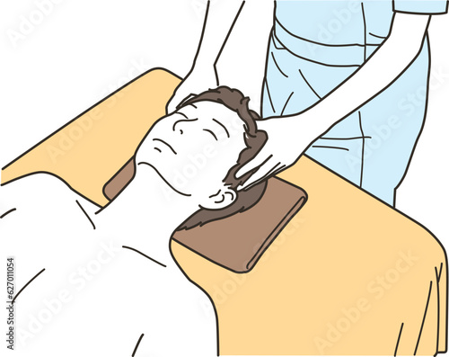 ベッドでヘッドスパの施術を受ける若い男性
