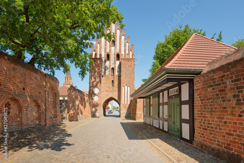 Historisches Treptower Tor und Stadtmauer in Neubrandenburg